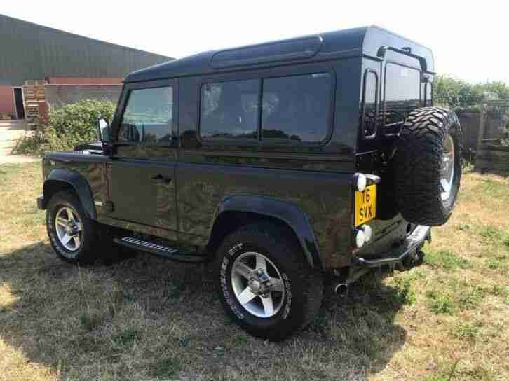 - Land Rover Defender 90 -