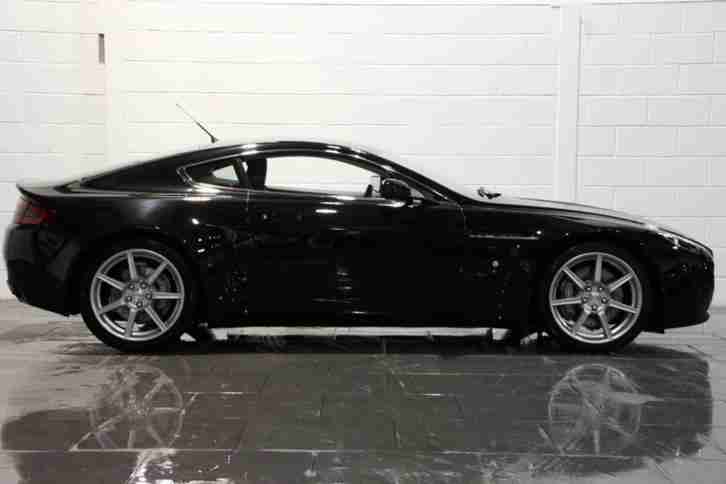 06 06 ASTON MARTIN VANTAGE 4.3 V8 COUPE BLACK PETROL
