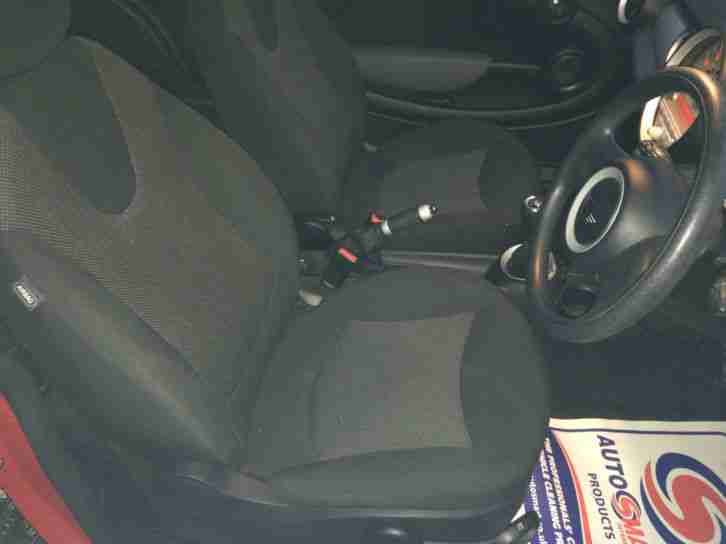 07/07 Mini 1.6 Cooper 3dr Chili Red & Candy White