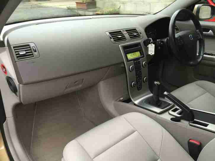 07 07 Volvo V50 1.8 SE 5 Door Estate Met Gold **Family Pack, Electric Sunroof**