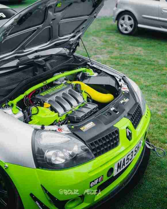 Clio 182 track car