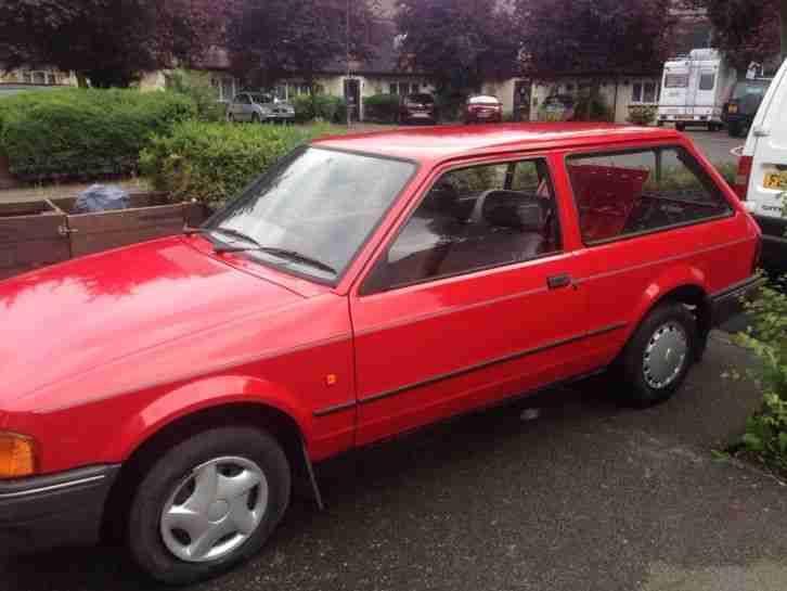 1987 ESCORT L 4SPD RED estate 2 door