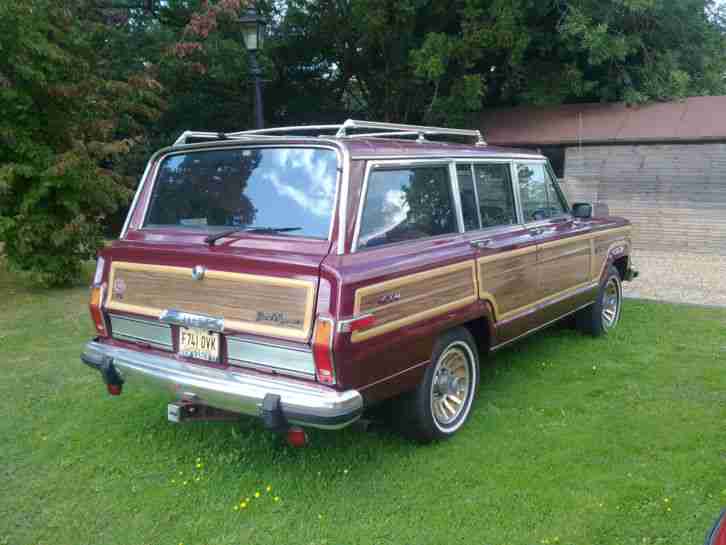 1989 JEEP GRAND WAGONEER CORDOVAN RED/WOOD AMC 360 5.9L V8 PETROL AUTO