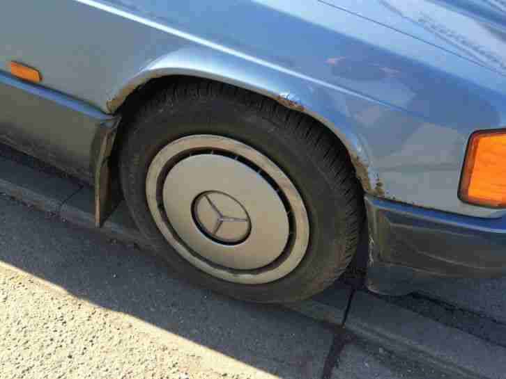 1990 MERCEDES 190E AUTO BLUE