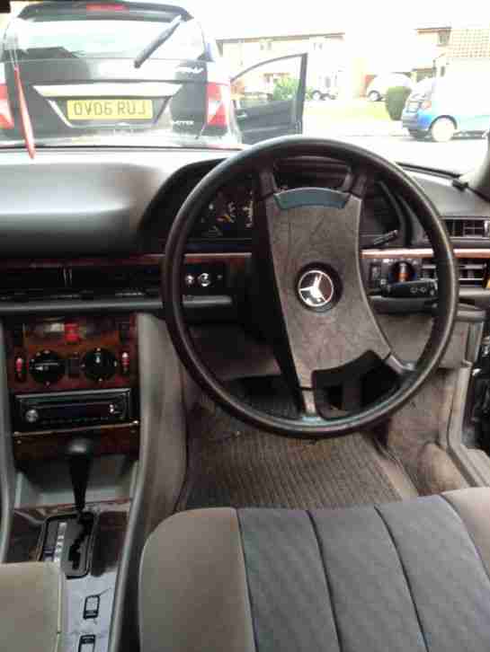 1990 MERCEDES 300 SE AUTO BLACK