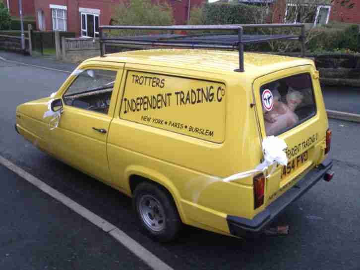 1992 RELIANT RIALTO ESTATE SE YELLOW