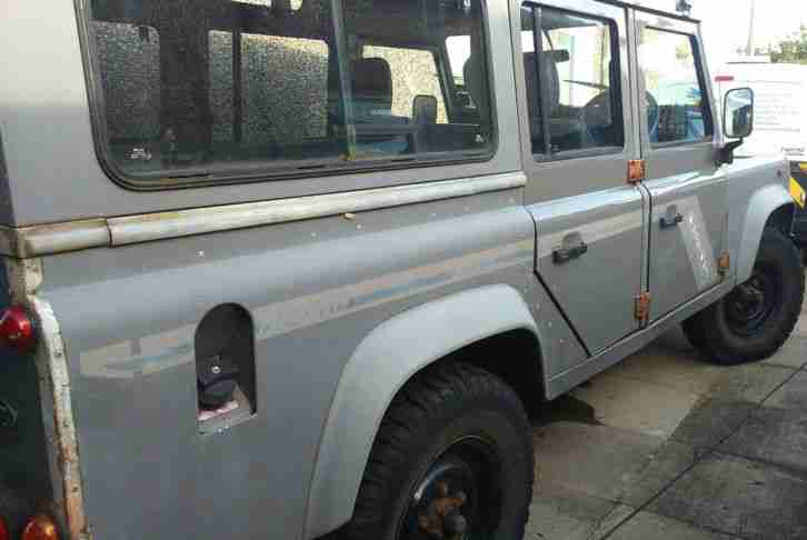 1993 LAND ROVER 110 DEFENDER COUNTY TURBO DIESEL GREY 6/12 Seats **NO RESERVE**