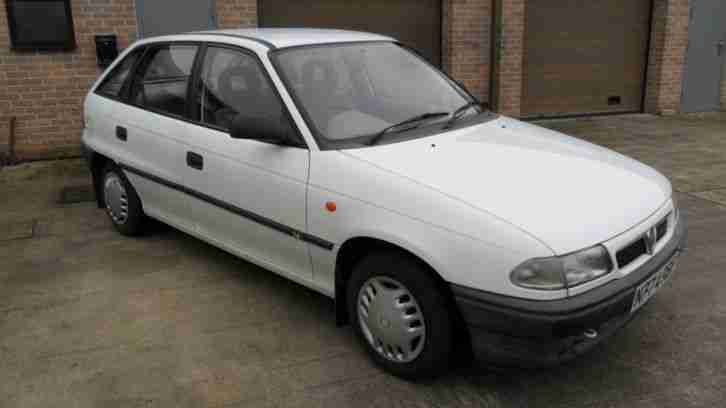 1996 ASTRA EXPRESSION WHITE,superb