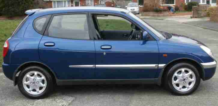 1998 DAIHATSU SIRION + BLUE