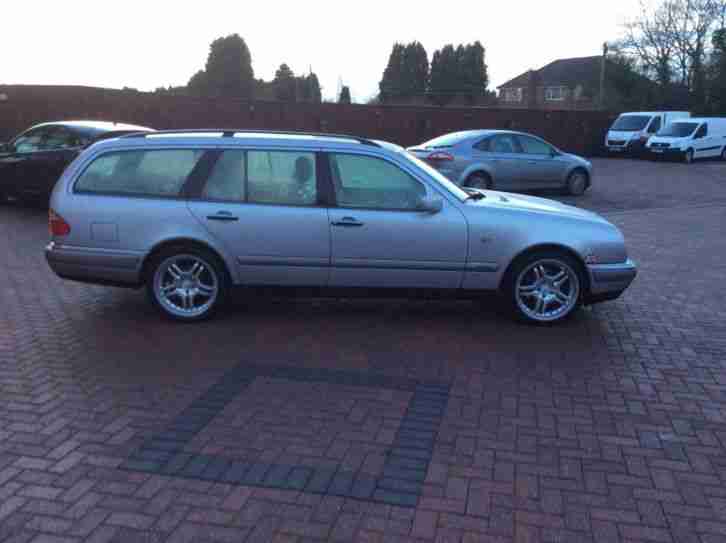 1998 R reg Mercedes-Benz E320 3.2 auto Elegance