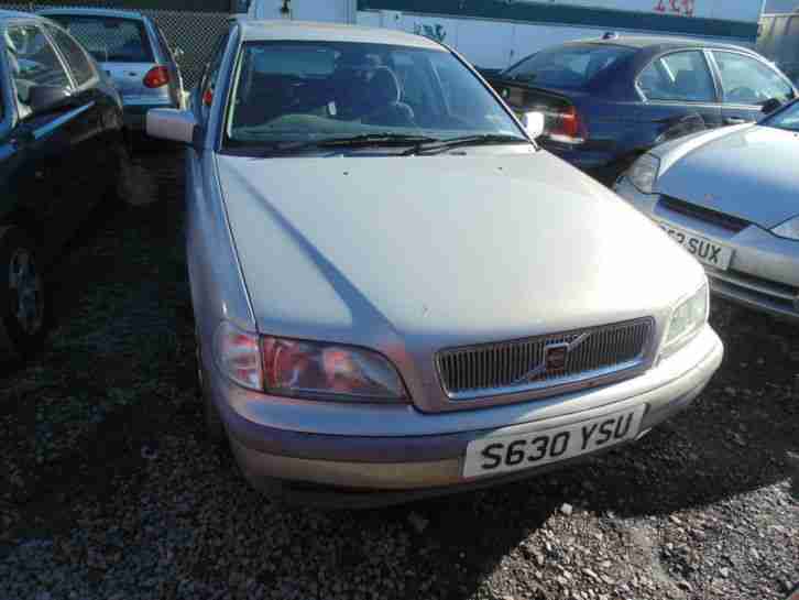 1998 VOLVO V40 SE 2.0I RED