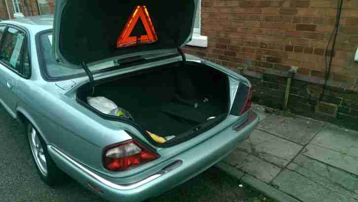 1999 JAGUAR XJ8 AUTO 3.2 V8 TAX AND MOT SOVEREIGN