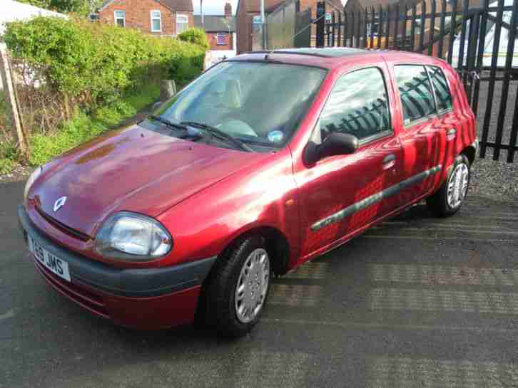 1999 RENAULT CLIO 1.2. MOT'D, SERICE HISTORY, 1P START AND NO RESERVE, CHEAP CAR