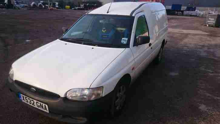 2000 FORD ESCORT 75TD WHITE