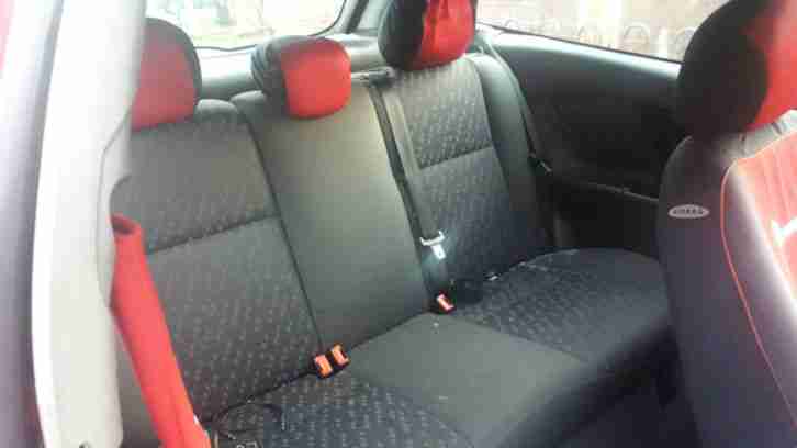 2000 FORD FOCUS ZETEC RED