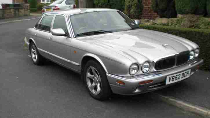 2000 JAGUAR XJ8 AUTO SILVER 80k spares or repairs
