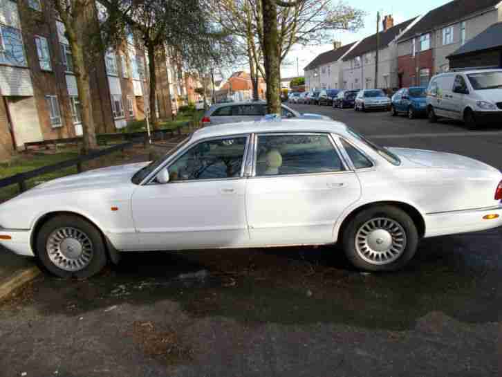 2000 JAGUAR XJ8 AUTO WHITE £600