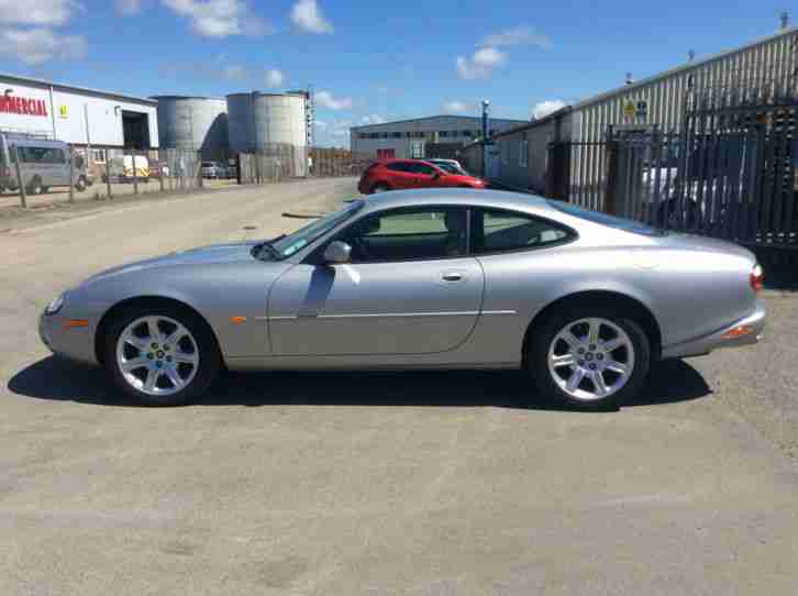 2000 Jaguar XK8 4.0 auto light damaged Repairable Salvage