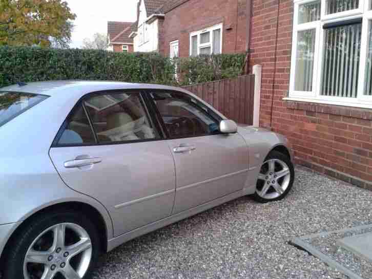 2000 LEXUS IS200 SE AUTO SILVER