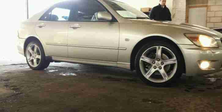 2000 LEXUS IS200 SPORT SILVER