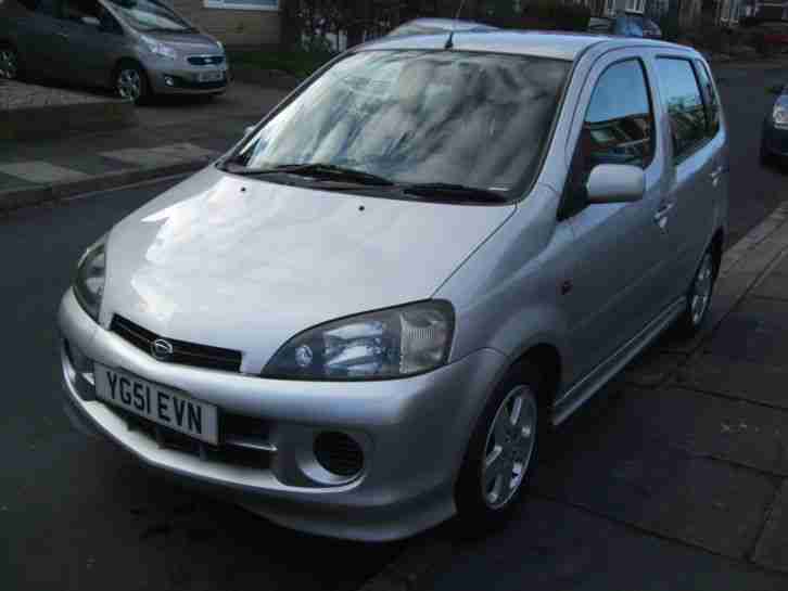 2001 51 REG DAIHATSU 1.3 16v YRV PREMIUM 5 DOOR IN SILVER GREY