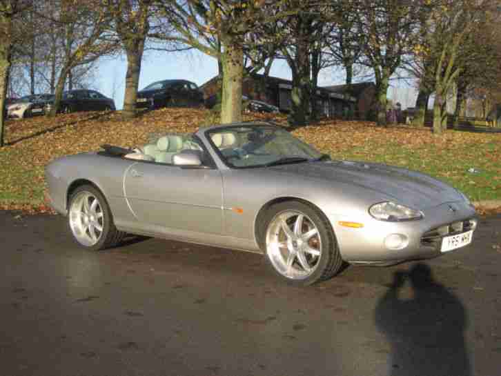 2001 JAGUAR XK8 CONVERTIBLE AUTO SILVER