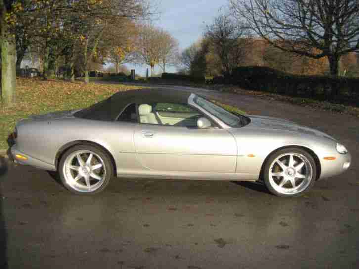 2001 JAGUAR XK8 CONVERTIBLE AUTO SILVER