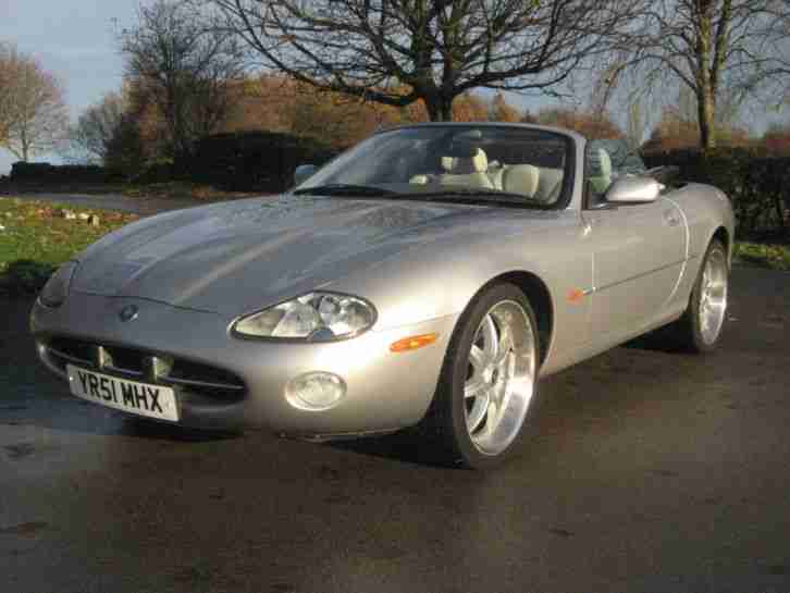 2001 JAGUAR XK8 CONVERTIBLE AUTO SILVER