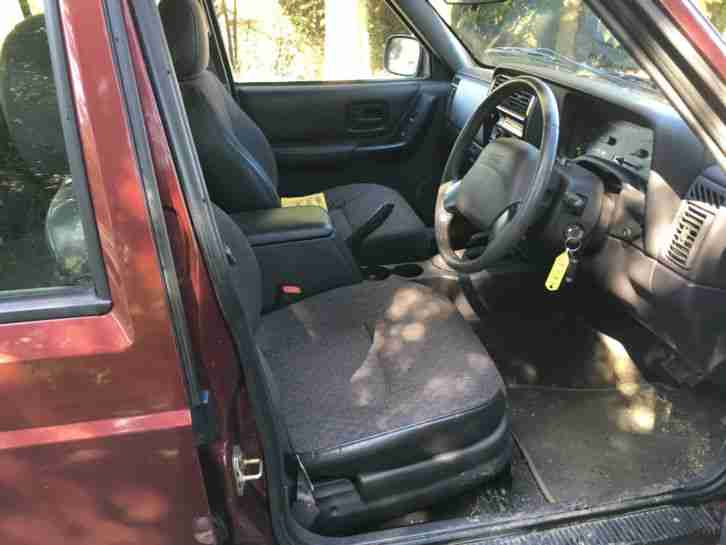 2001 JEEP CHEROKEE CLASSIC AUTO RED 4.0 MEGA LOW MILEAGE.....