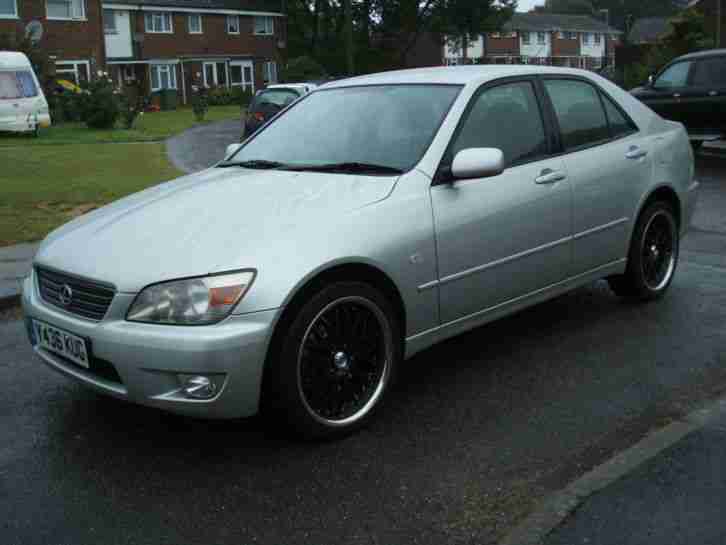 2001 LEXUS IS 200 6 SPEED MANUAL. LADY OWNER EXCELLENT CONDITION