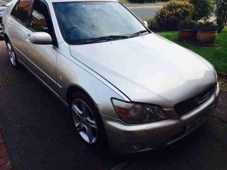 2001 LEXUS IS200 SE AUTO SILVER