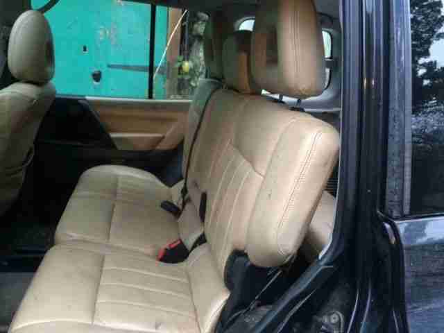 2001 MITSUBISHI SHOGUN DI-D EQUIPPE A LWB BLACK/SILVER Recent Mot - needs repair