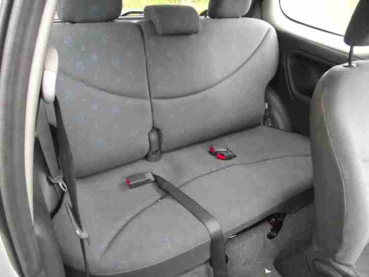 2001 TOYOTA YARIS GS SILVER/ spares or repairs