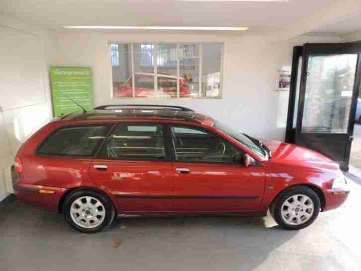 2001 Volvo V40 2.0 S 5dr Auto 5 door Estate