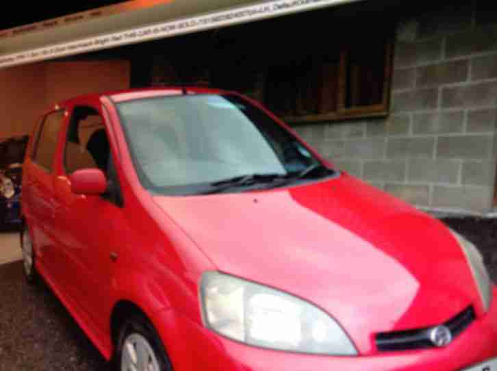 2001Daihatsu YRV 1.3cc 16v 5 Door Hatchback Bright Red