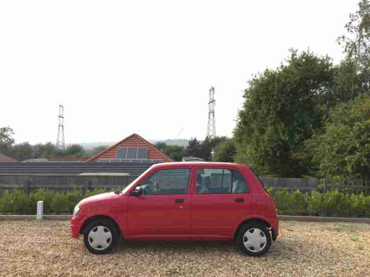 2002/02 Daihatsu Cuore 1.0 SL 5 Door Hatchback Red