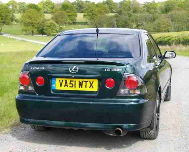 2002 LEXUS IS 300 AUTO GREEN