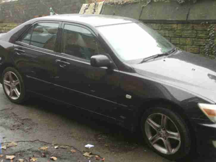 2002 LEXUS IS200 SE BLACK