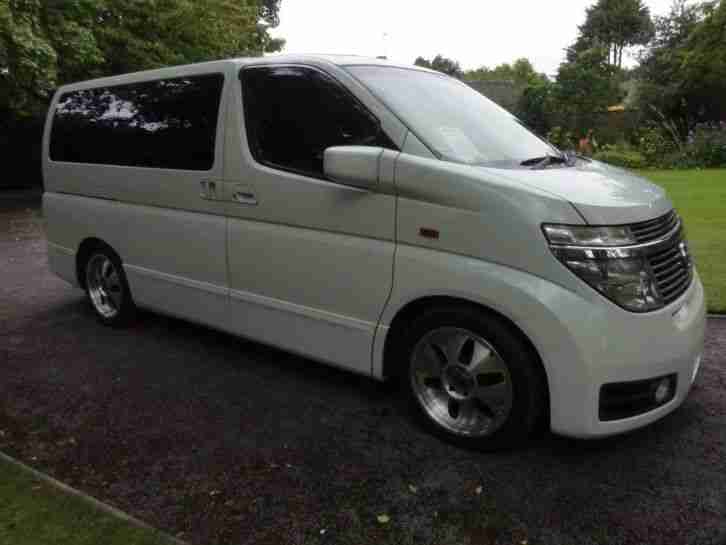 2002 NISSAN ELGRAND (E51) HIGHWAY STAR. AWD 3,5 V6, 8 SEAT MPV FRESH IMPORT.