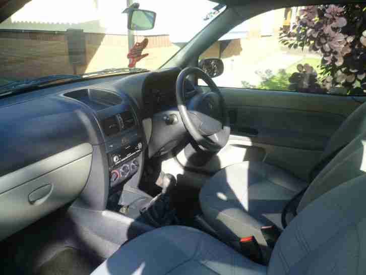 2002 RENAULT CLIO AUTHENTIQUE SILVER