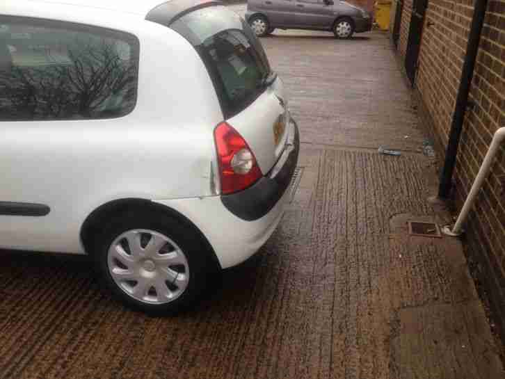 2002 RENAULT CLIO AUTHENTIQUE WHITE 1.2 1 years mot ideal xmas present