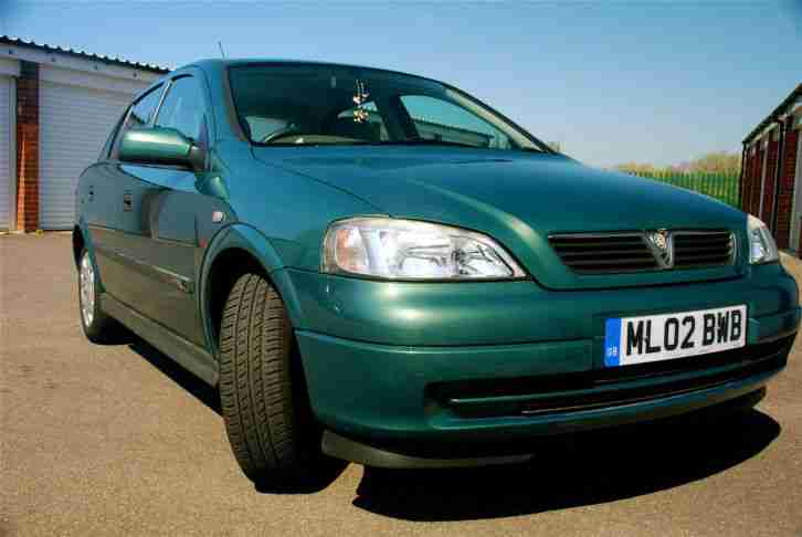 2002 VAUXHALL ASTRA CLUB 8V GREEN