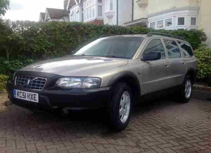 2002 VOLVO V70 XC GOLD