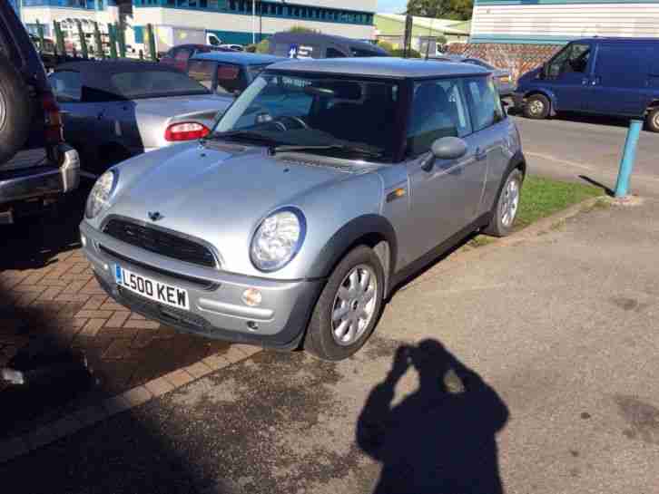 2002 mini one automatic spares or repairs, private plate. vgc