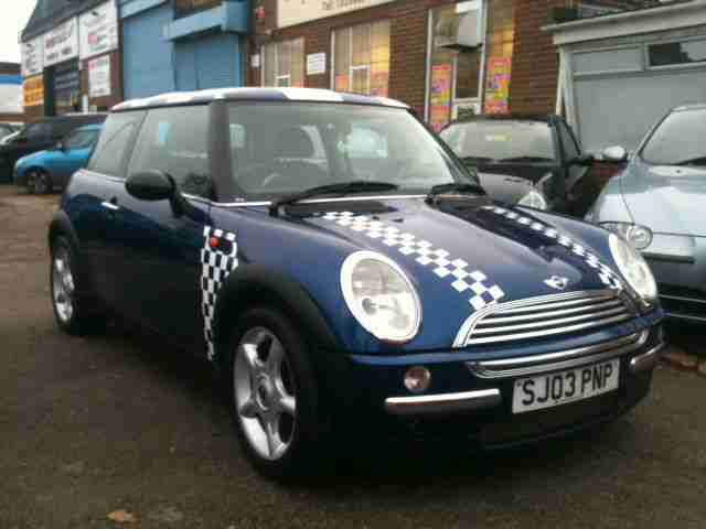 2003 03 Mini Cooper 1.6 Blue with White detailing