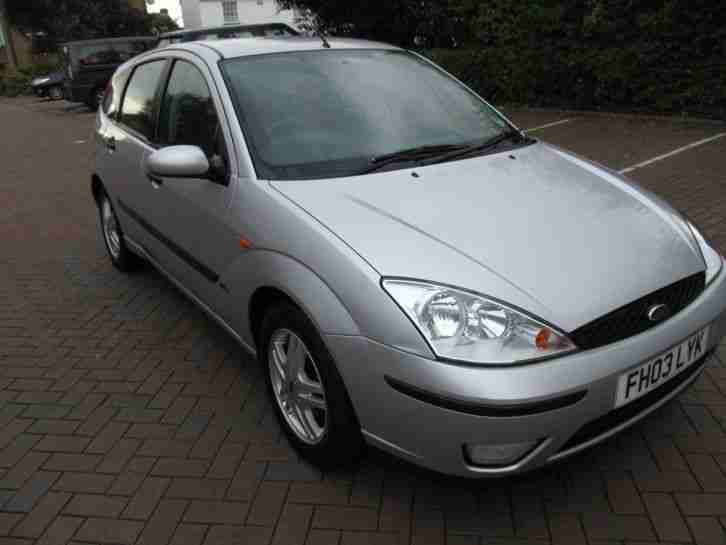 2003 FORD FOCUS ZETEC SILVER 31000 miles 2 owners servis history spotless mot