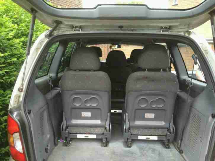 2003 HYUNDAI TRAJET GSI SILVER