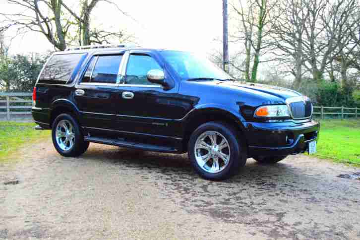 2003 LINCOLN NAVIGATOR 5.4 BLACK 8 SEATER 38,000 MILES PX CONSIDERED