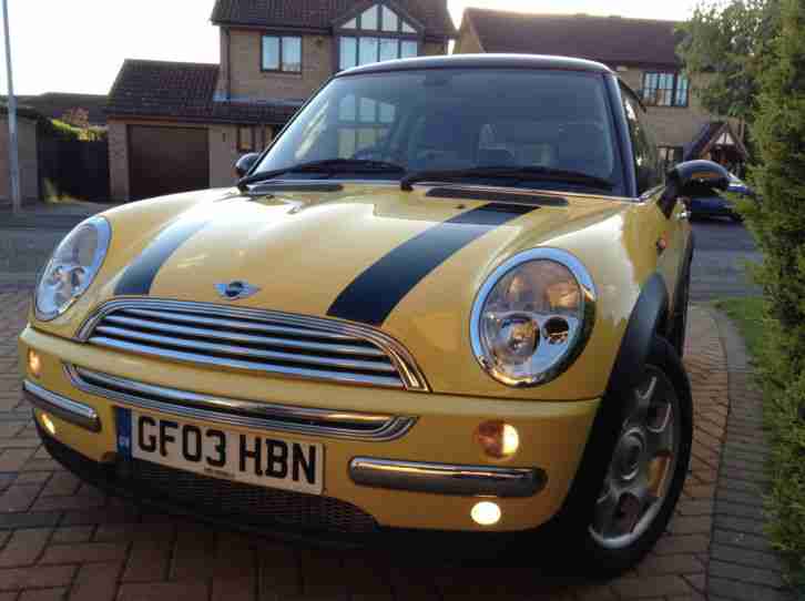 2003 MINI COOPER BLACK & YELLOW