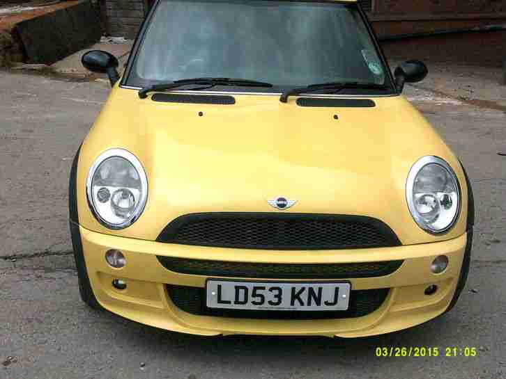 2003 MINI MINI COOPER AUTO YELLOW NEEDS GEARBOX SO SPARES OR REPAIR OTHERWISE A1